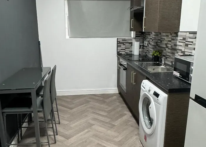 1 Bedroom Kitchen Flat