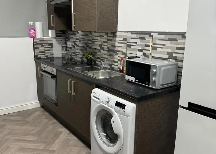 1 Bedroom Kitchen Flat