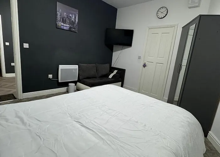 1 Bedroom Kitchen Flat